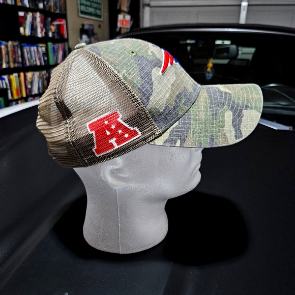 New England Patriots Camouflaged Snapback Trucker Hat - Picture 2 of 3